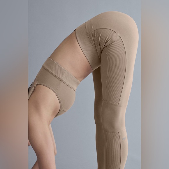 New Alo Yoga Alosoft High-Waist Head Start Legging in Gravel M - Picture 4 of 9